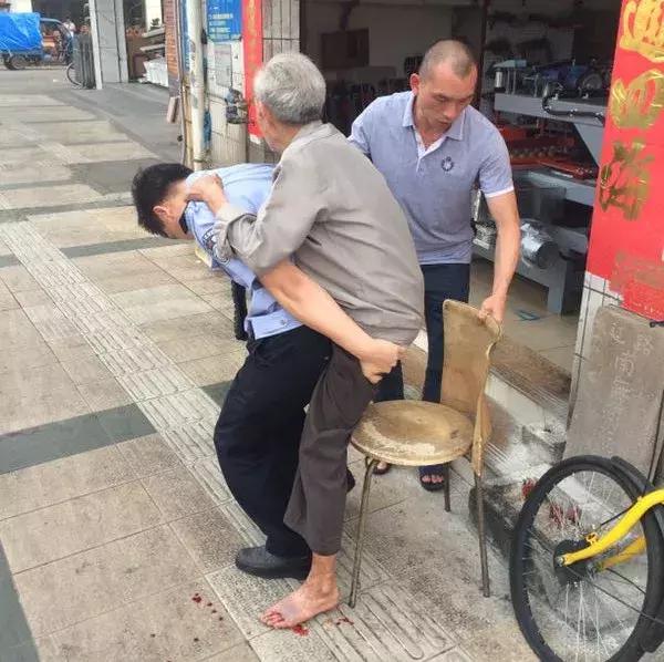 暖哭了!佛山街头,人民警察一呼百应!
